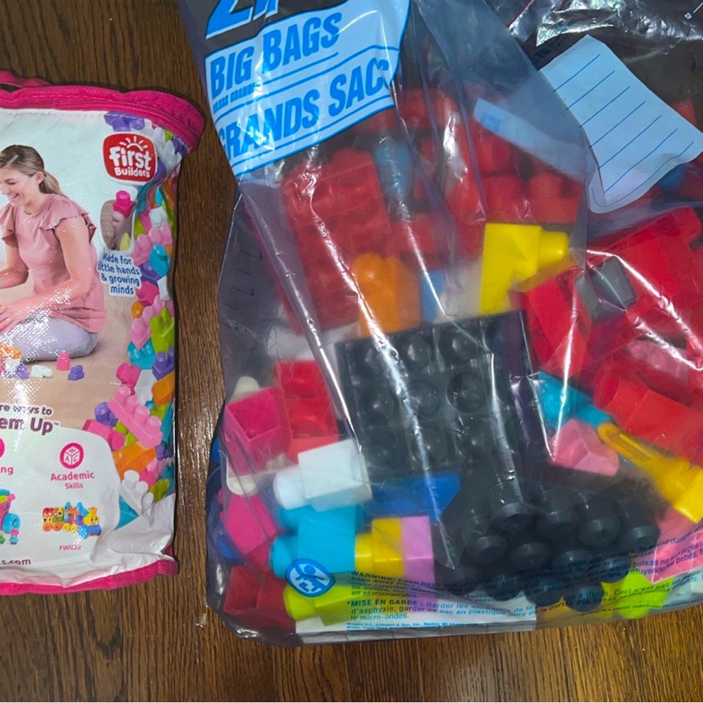MEGA BLOCKS. Mixed lot with multiple sets included